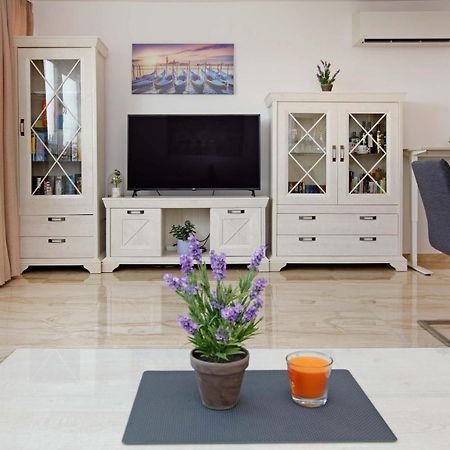 Modern 2-Bed Apt, Late Check In Available Split Exteriör bild
