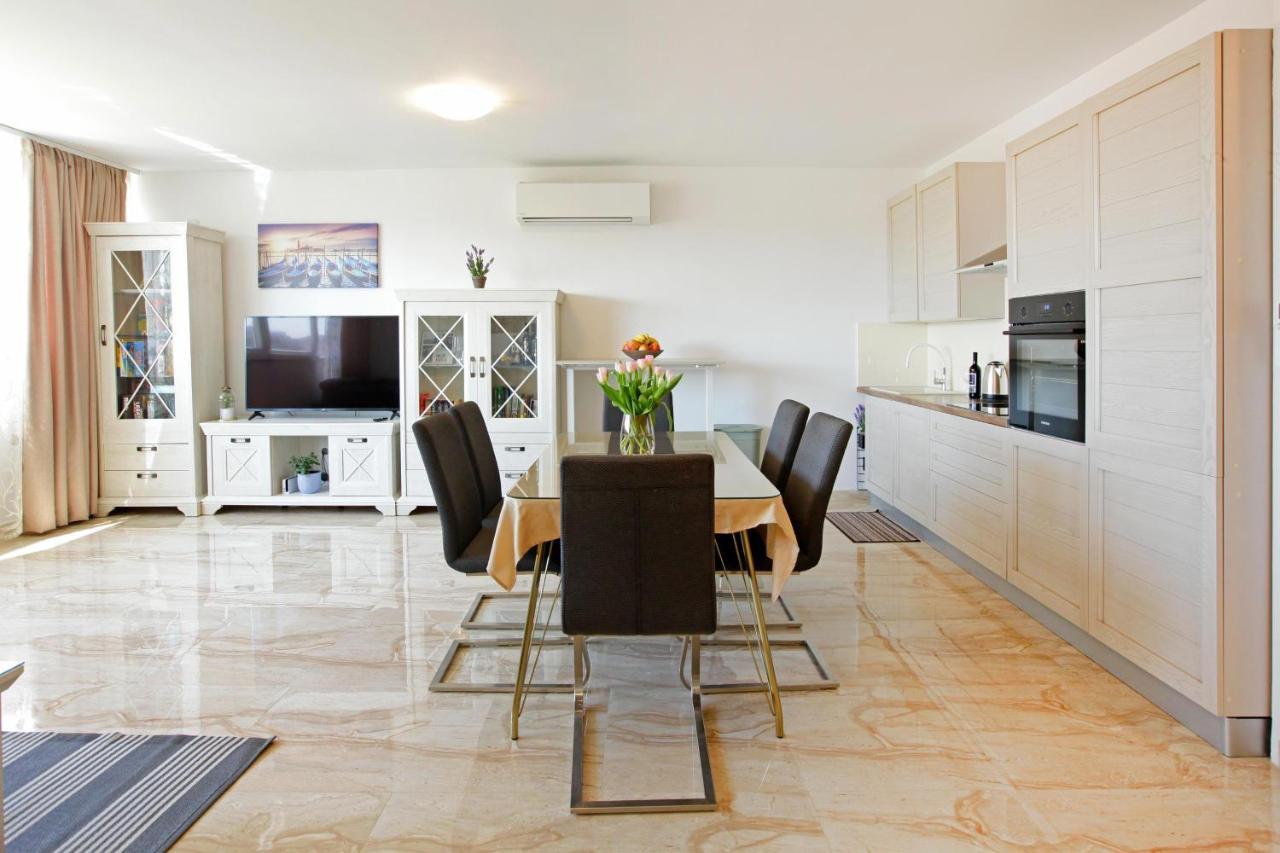 Modern 2-Bed Apt, Late Check In Available Split Exteriör bild
