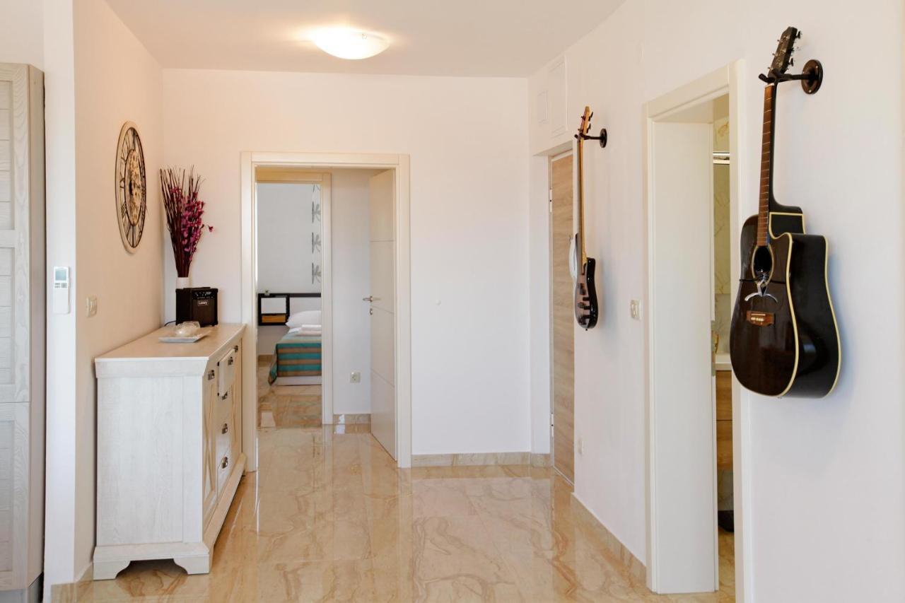 Modern 2-Bed Apt, Late Check In Available Split Exteriör bild