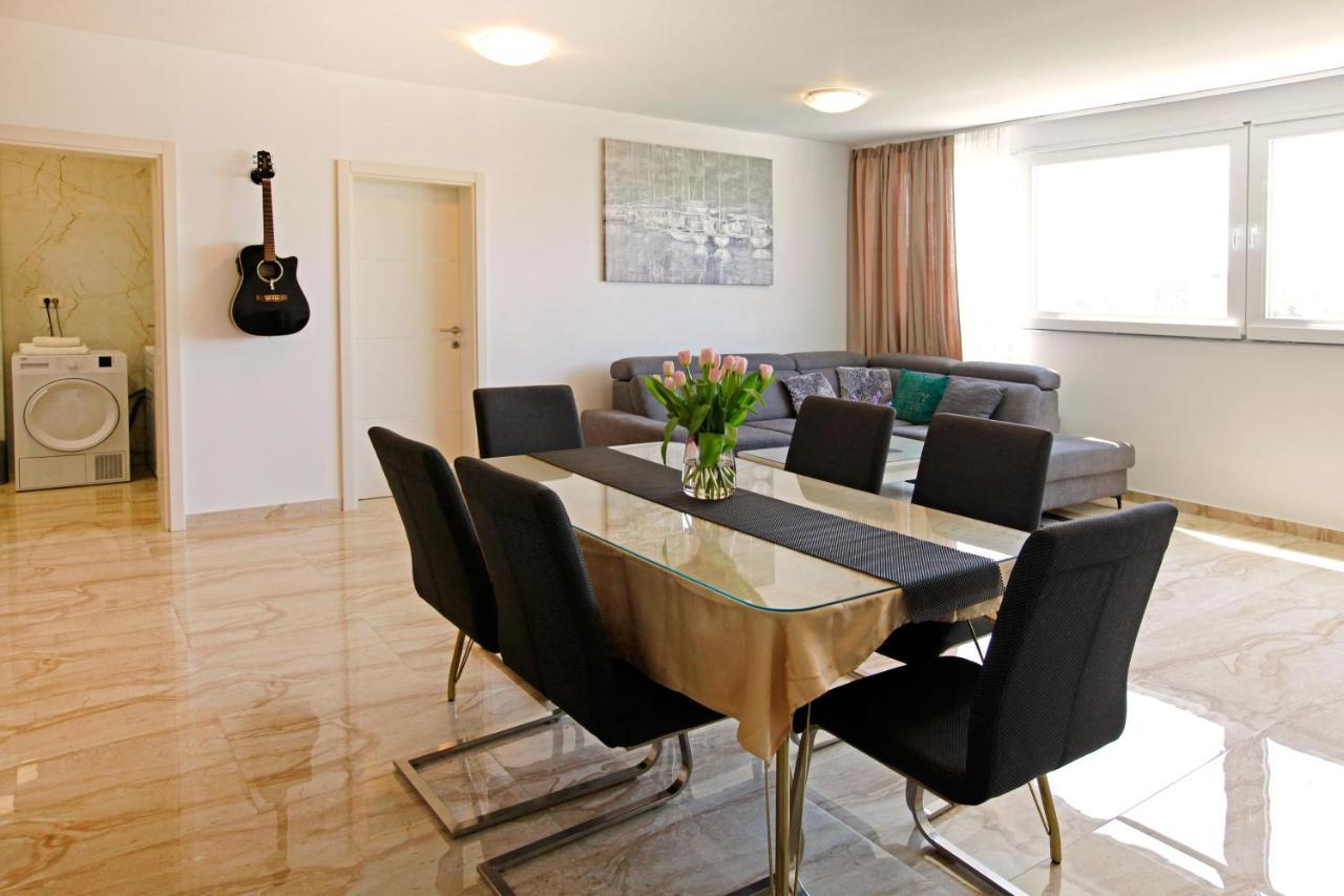 Modern 2-Bed Apt, Late Check In Available Split Exteriör bild