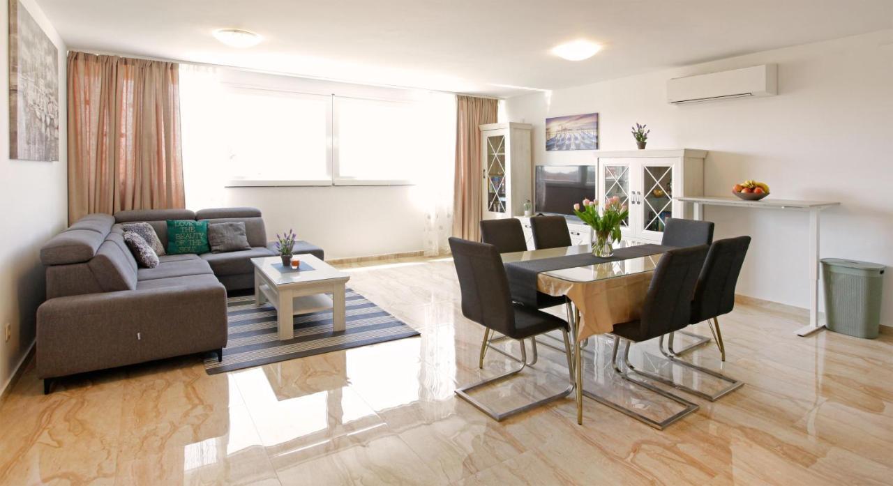 Modern 2-Bed Apt, Late Check In Available Split Exteriör bild