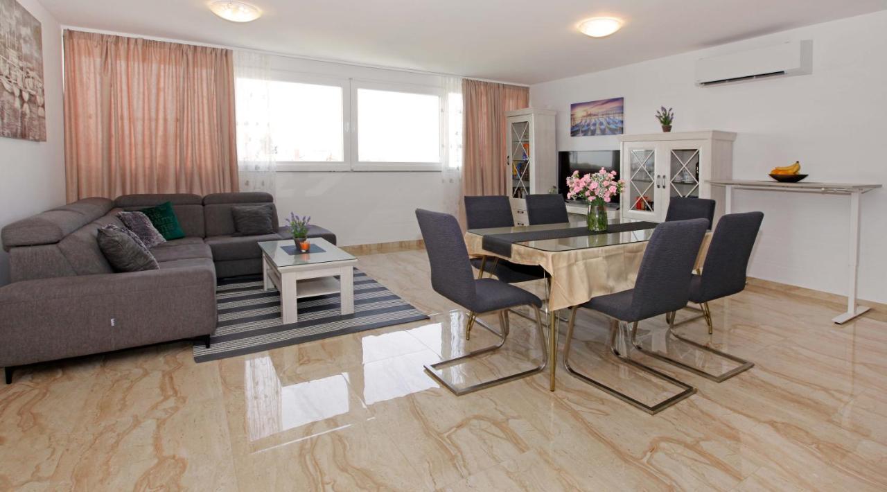 Modern 2-Bed Apt, Late Check In Available Split Exteriör bild