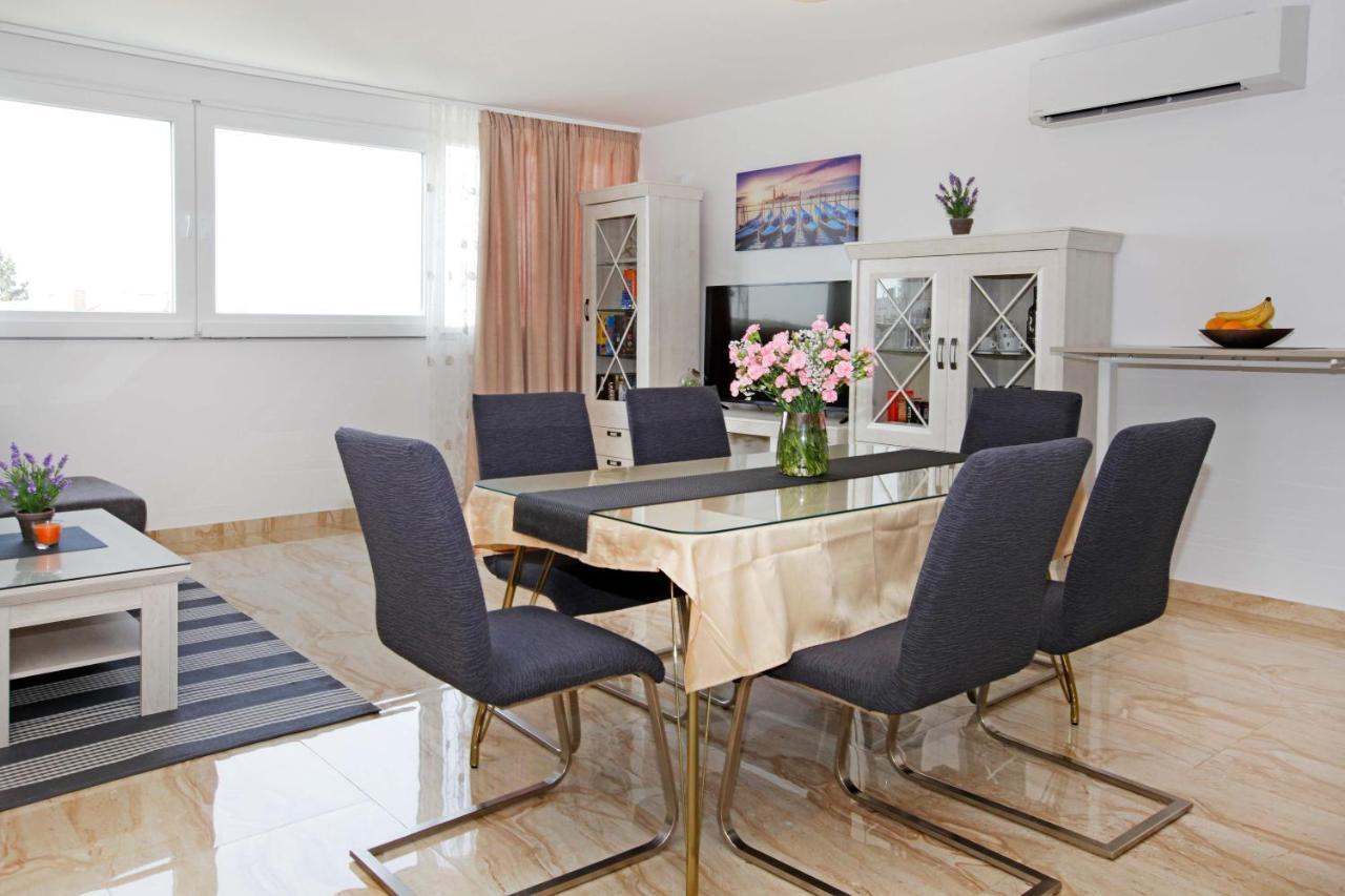 Modern 2-Bed Apt, Late Check In Available Split Exteriör bild