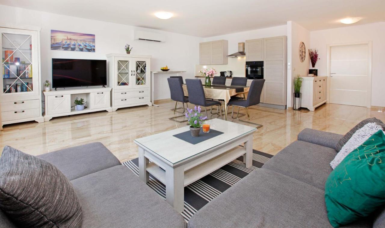 Modern 2-Bed Apt, Late Check In Available Split Exteriör bild