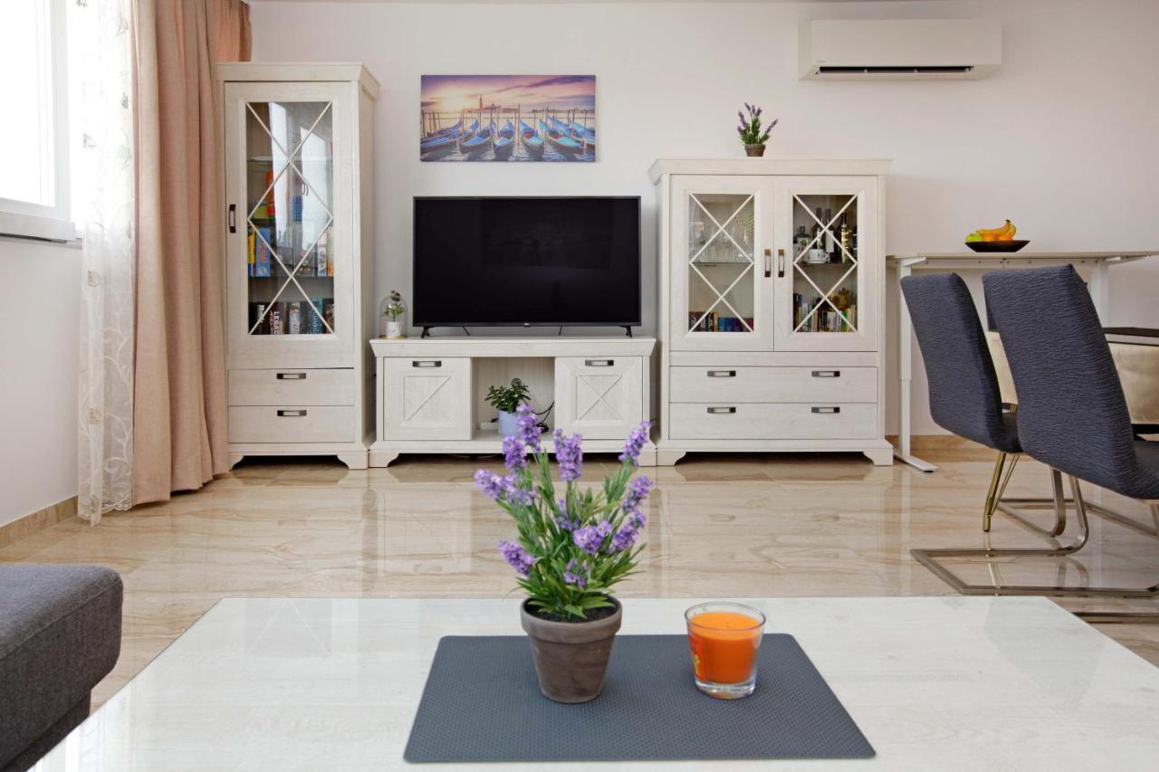 Modern 2-Bed Apt, Late Check In Available Split Exteriör bild